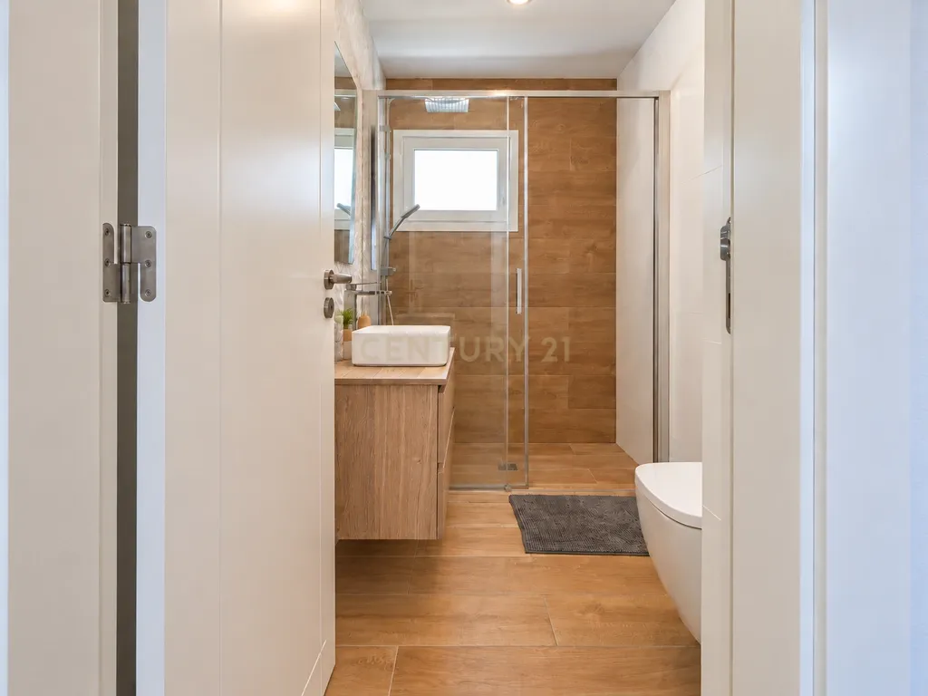 Moradia T3+1 Totalmente Remodelada e com Piscina | Alto do Moinho | Corroios - Image 35