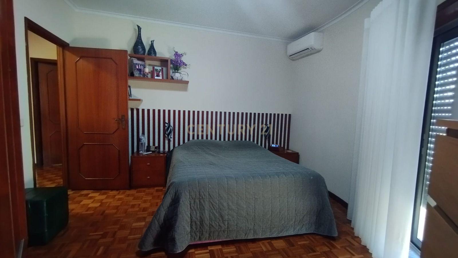 Fotografia 10 de Apartamento T3 em muito bom estado com box, Valbom
