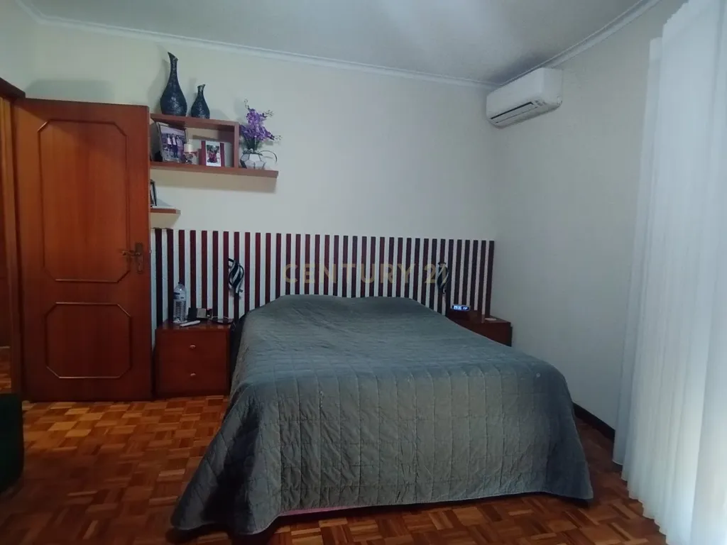 Apartamento T3 em muito bom estado com box, Valbom - Image 5