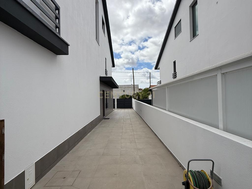 Moradia Geminada T3 - Fernão Ferro - Image 13
