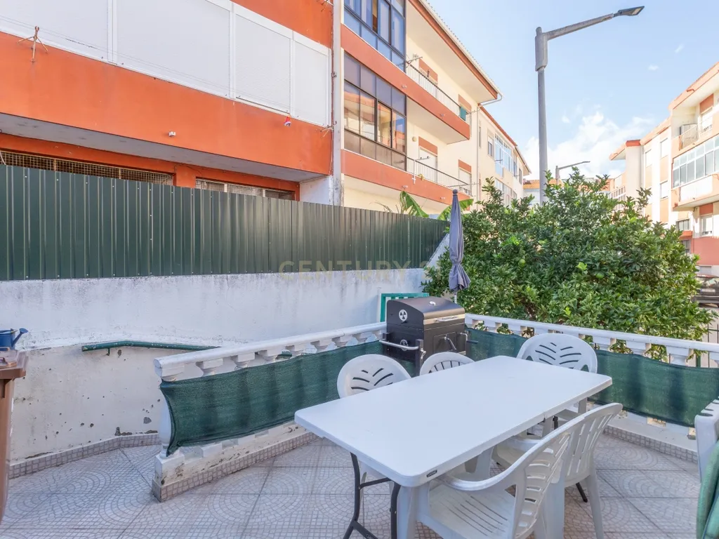 Apartamento Remodelado em Corroios, Seixal T3 + 3, garagem e Terraço - Image 13