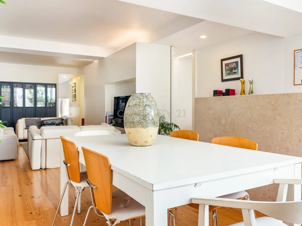 Extraordinário apartamento T3+1 com pátio exterior privado, junto ao Campo Pequeno, Lisboa. Em Venda! - Image 2