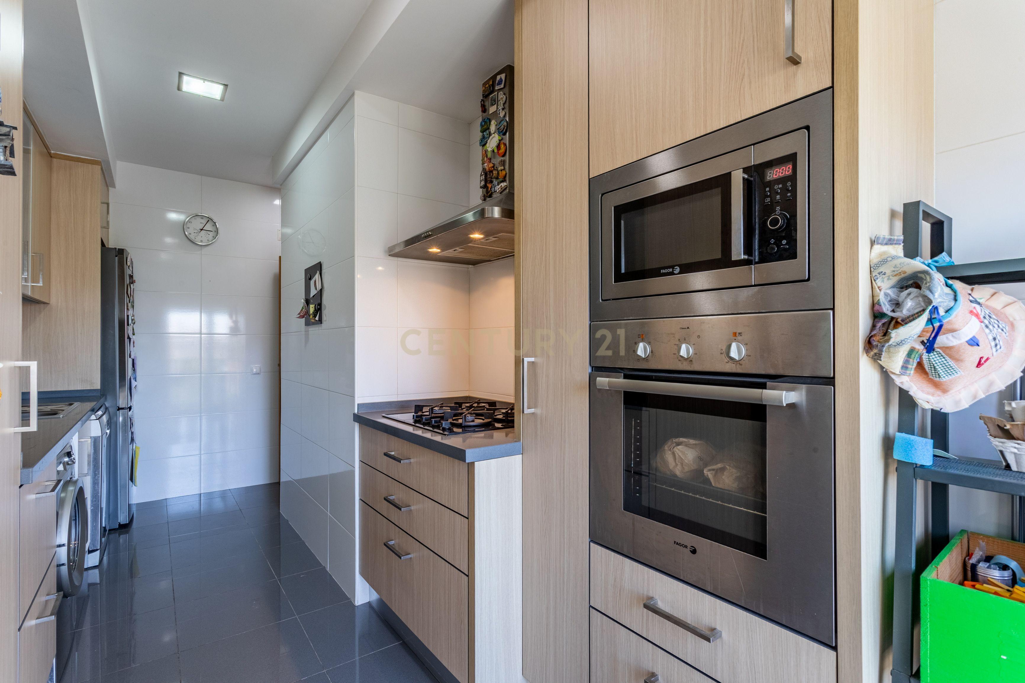 Luminoso apartamento T2 nos Olivais - Więcej