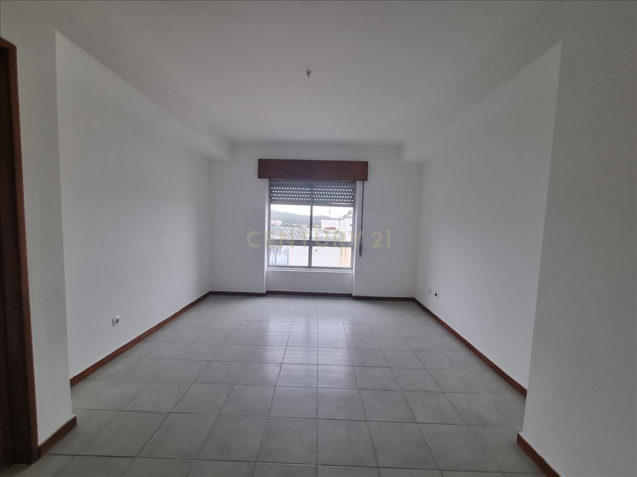 Apartamento T3 Rua Liberdade, Outurela, Carnaxide (Oeiras) - Image 4