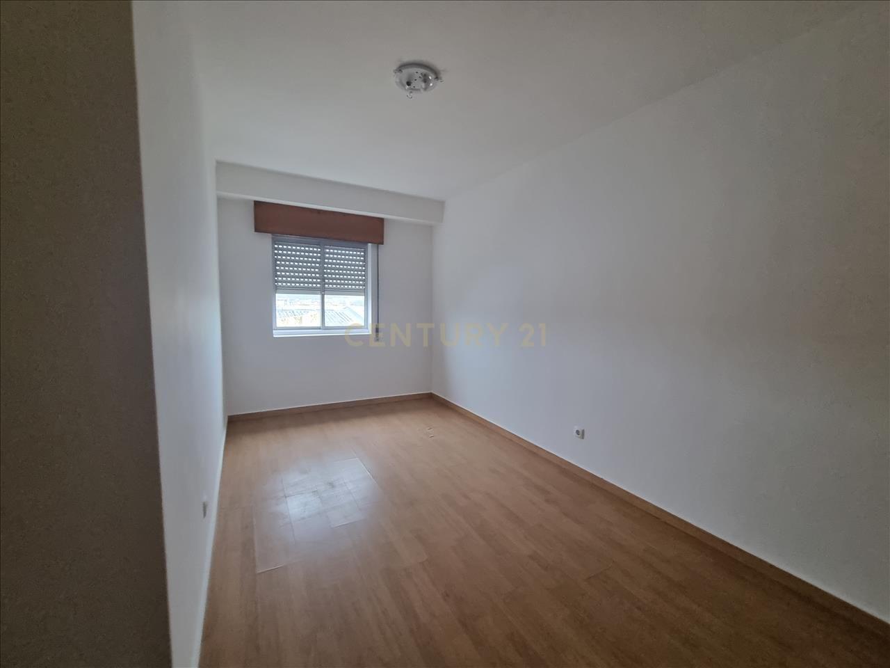 Apartamento T3 Rua Liberdade, Outurela, Carnaxide (Oeiras) - Image 9