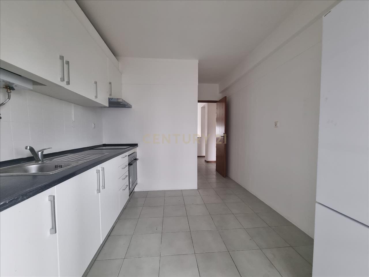 Apartamento T3 Rua Liberdade, Outurela, Carnaxide (Oeiras) - Image 13