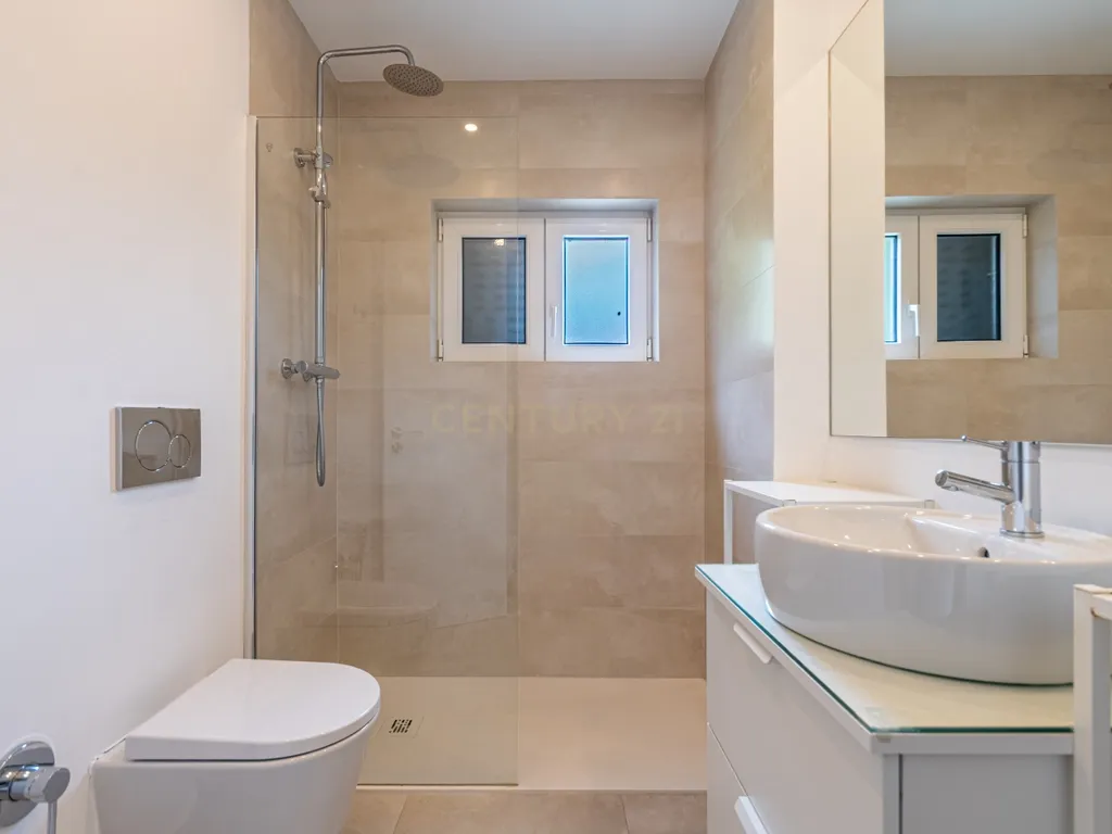 Moradia Unifamiliar T5 em Carcavelos - Image 27