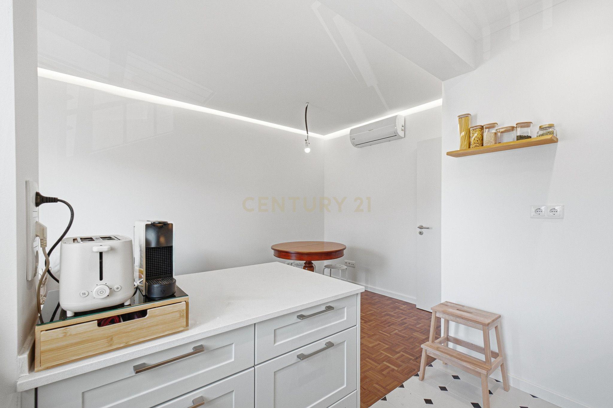 Fotografia 10 de Apartamento Remodelado T2, Linda-a-Velha, Oeiras