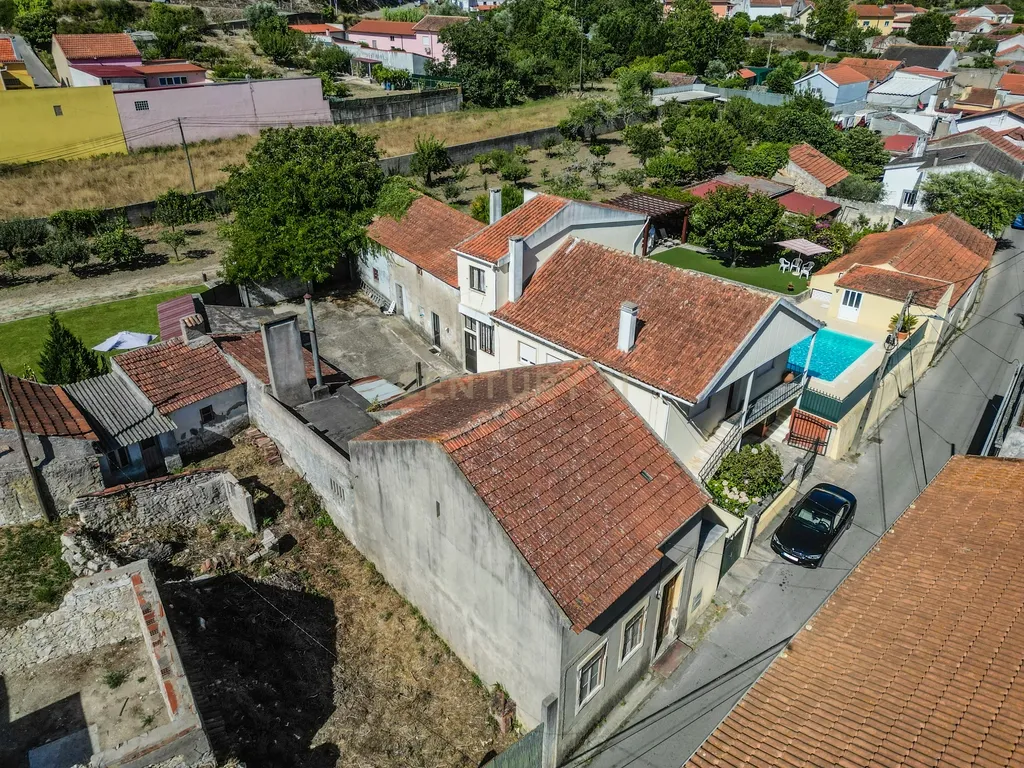 Casa antiga para recuperar com terreno e árvores de fruto, Alhadas, Figueira da Foz. - Image 45