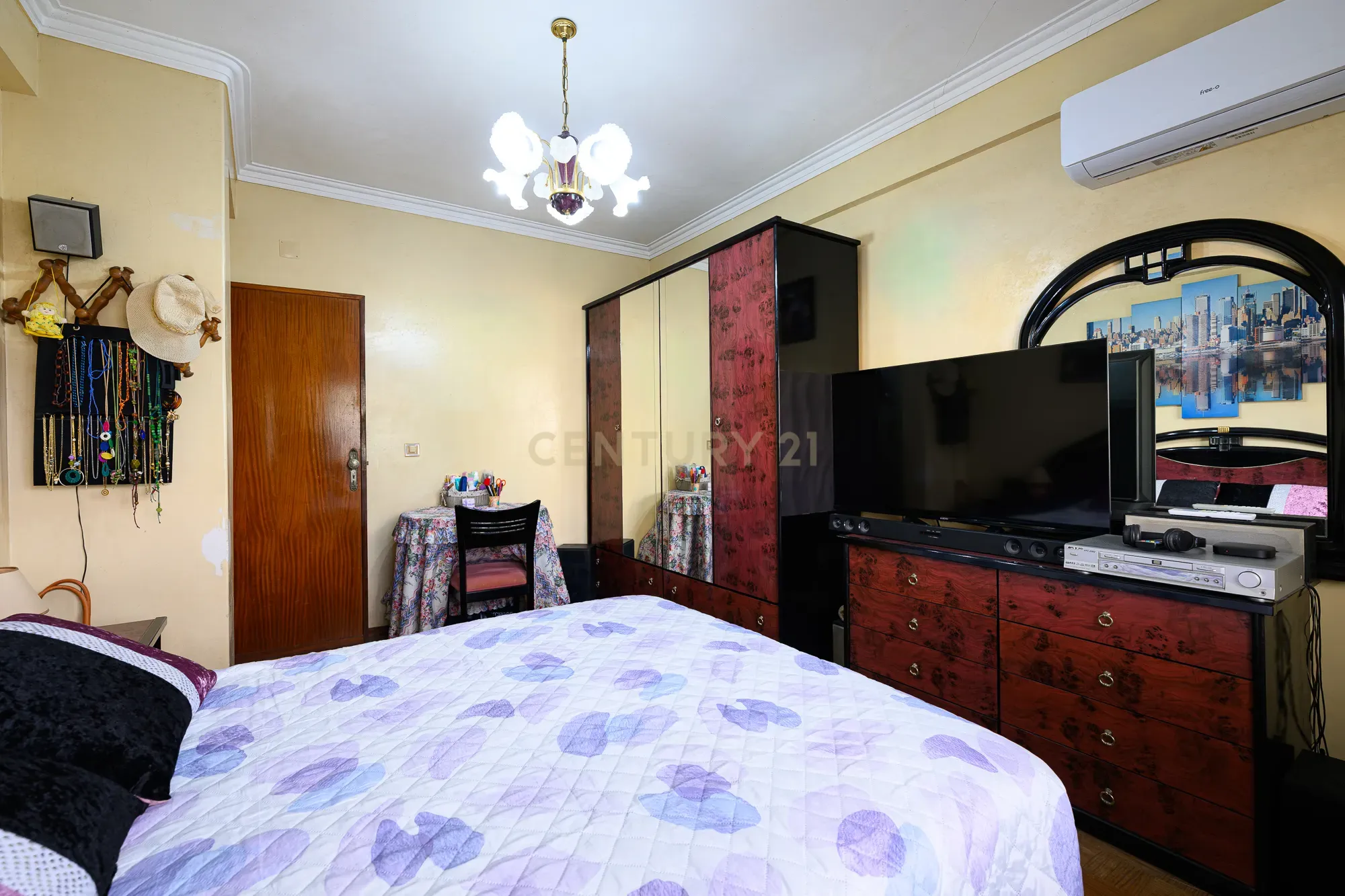 Fotografia 12 de Apartamento T2 em Mina de Água, Amadora