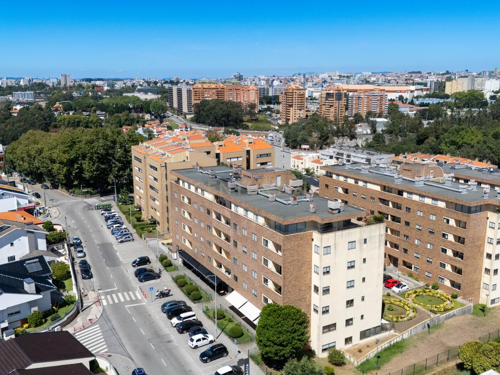 T4 com terraço de 120m² e vistas de mar e rio | Canidelo - Image 45