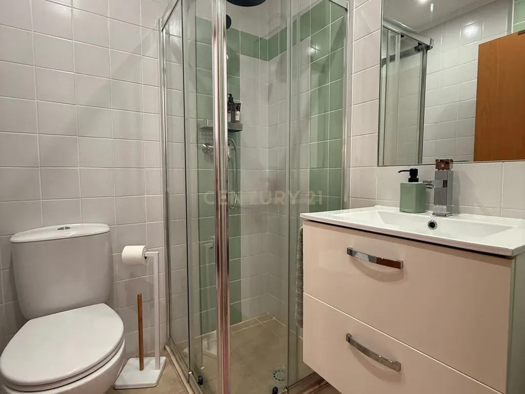 Moradia Moderna com Piscina em Évora - 3 Quartos e Estacionamento - Image 37