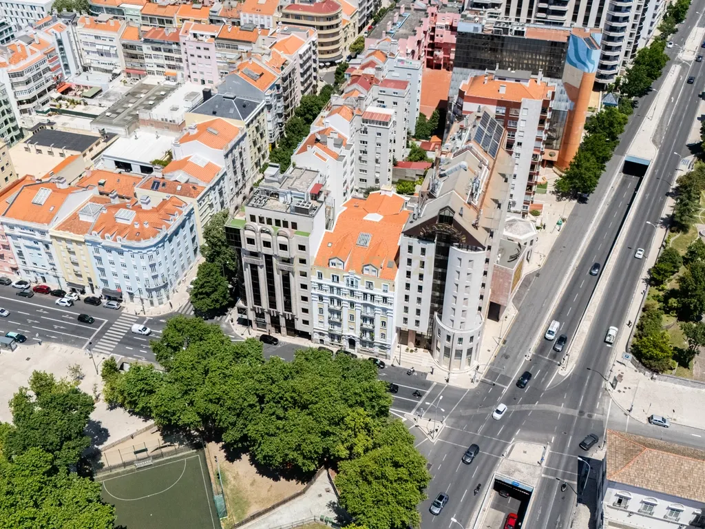 Apartamento Único com Vista sobre o Campo Pequeno – Lisboa - Image 39