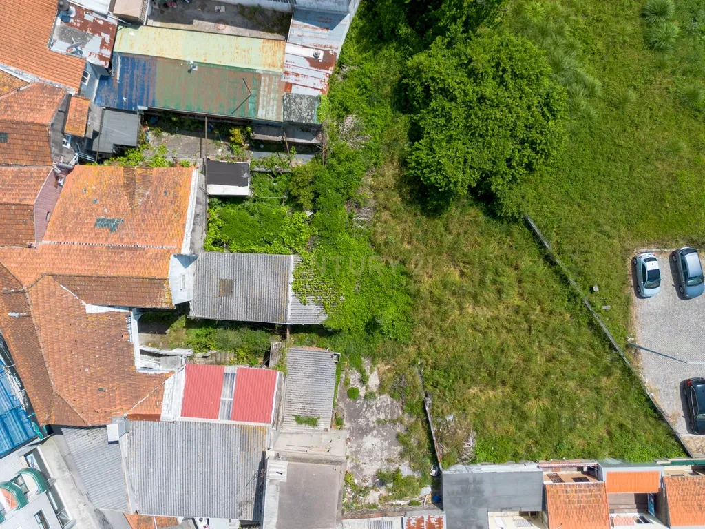 Prédio para reabilitação com terreno e viabilidade para construção na Venda Nova, em Rio Tinto - Image 33