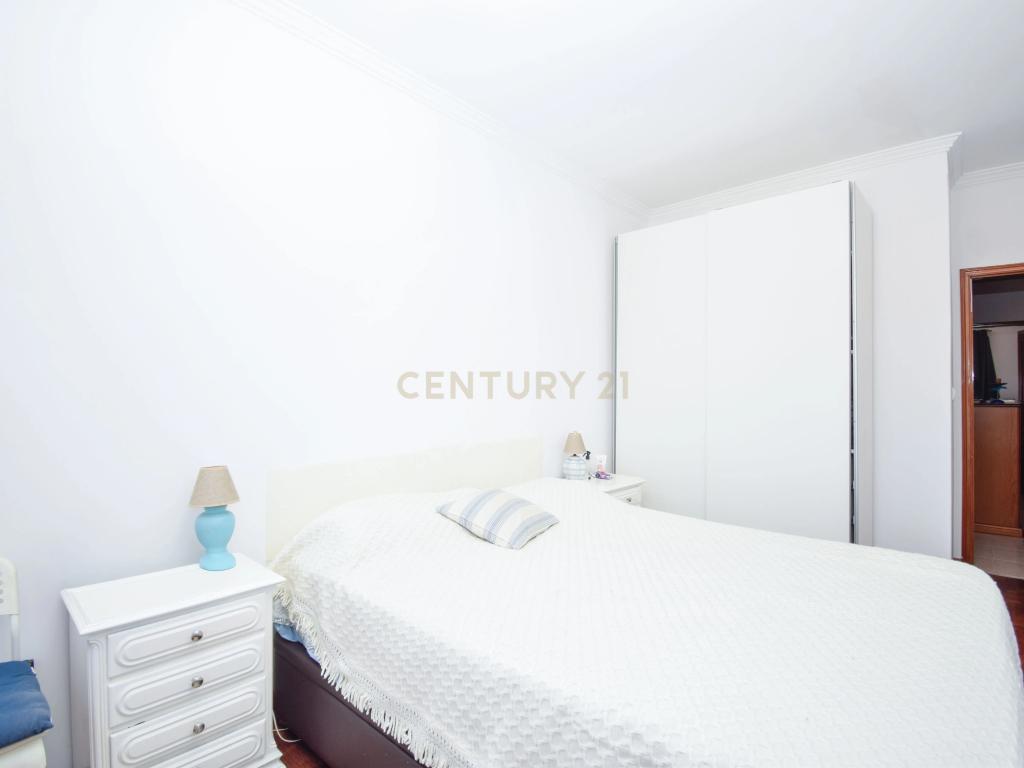 Apartamento T3, com 107 m² de área útil, estúdio musical com 40 m² e garagem fechada , varanda e arrecadação - Image 15