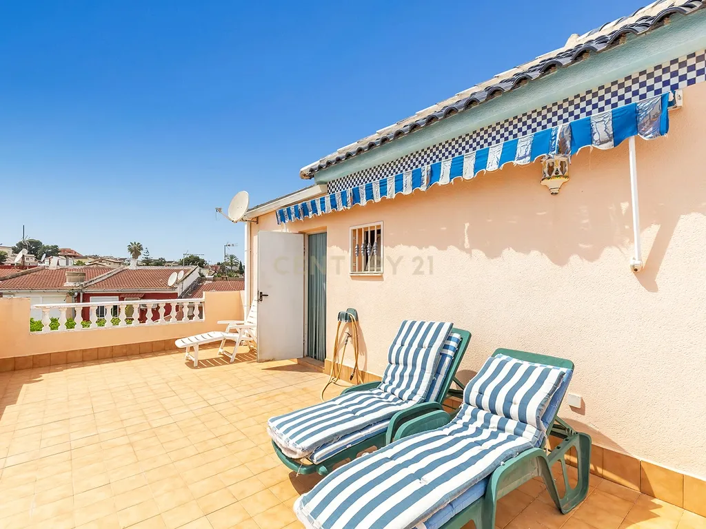 Chalet em Torrevieja, Alicante — Oportunidade de Investimento - Image 33