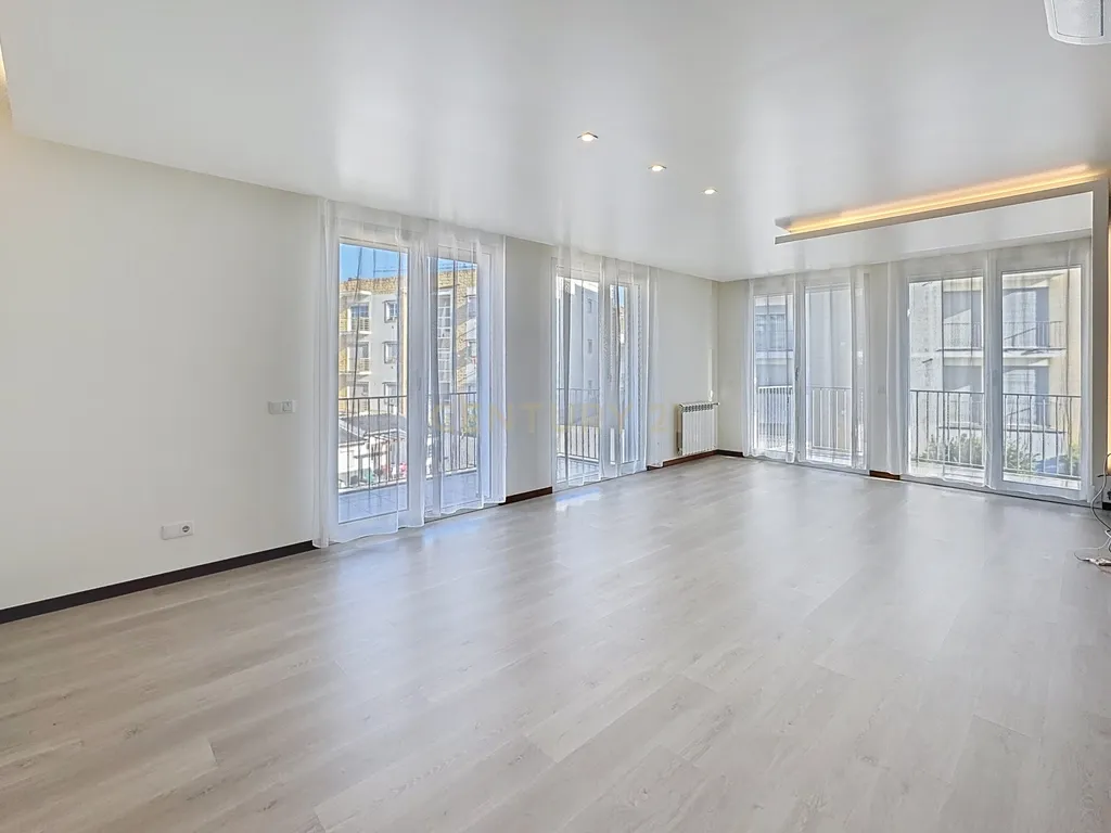 Penthouse T2 com Terraço e Piscina Privativa – Sítio da Nazaré - Image 14