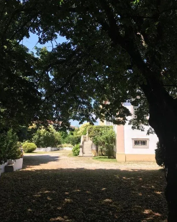 Palacete de Luxo com Piscina: Refúgio Histórico no Coração de Lousã - Image 22