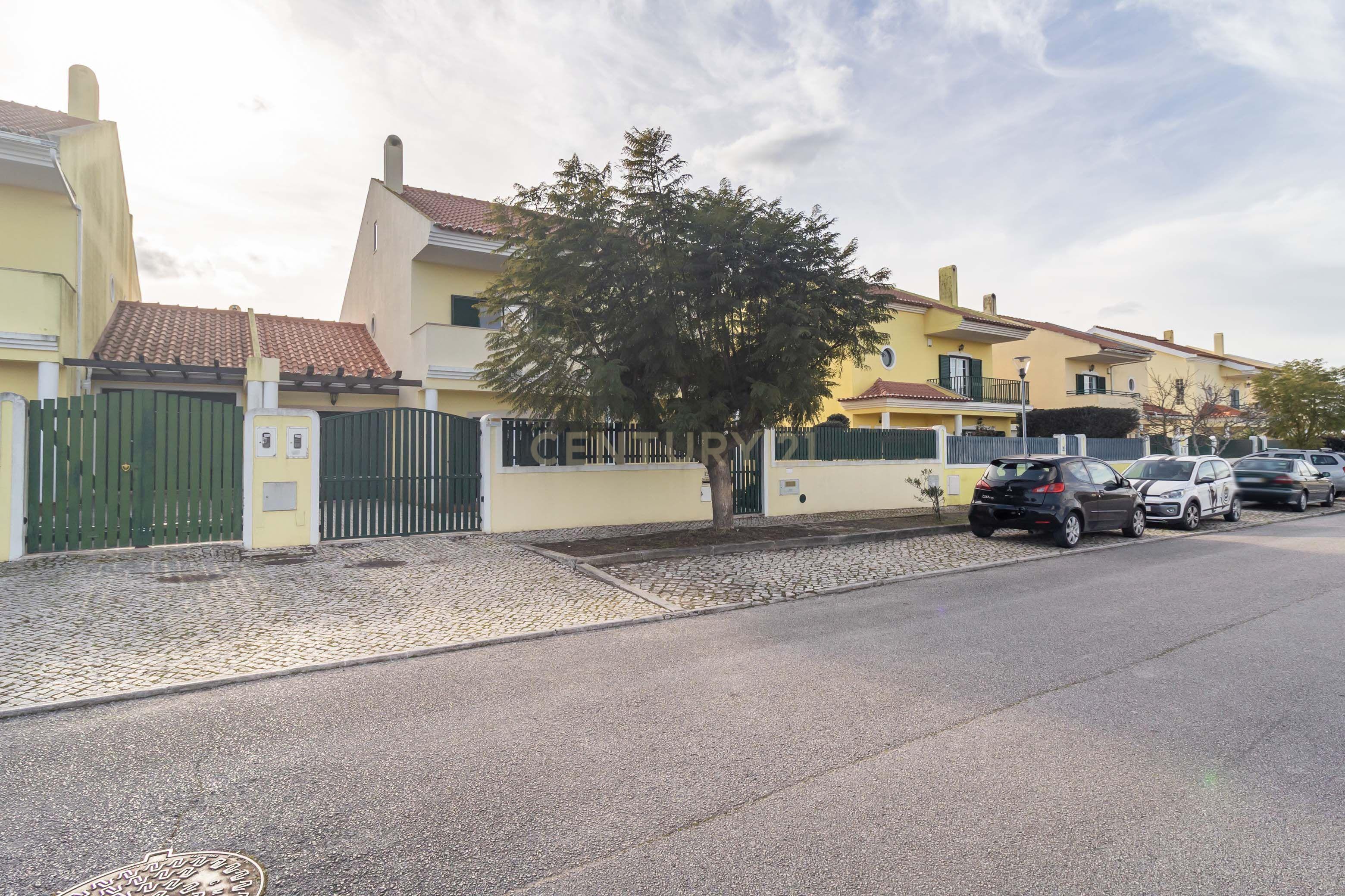 Moradia T4 em Palmela, com Piscina e Amplo Espaço Exterior - Image 69