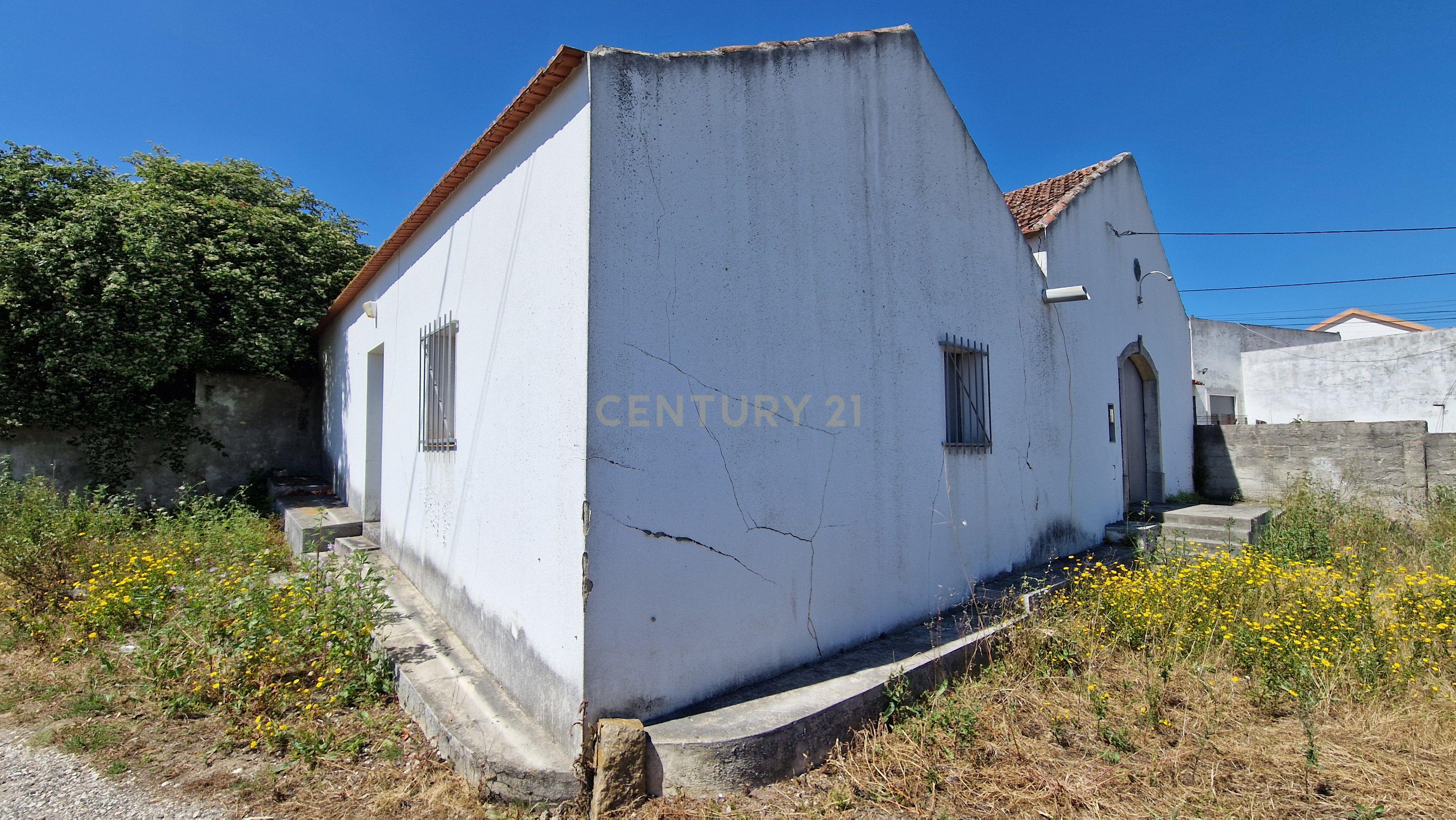 Fotografia 3 de Adega Antiga para Recuperar no Ameal – Potencial Único a 15 min de Torres Vedras!