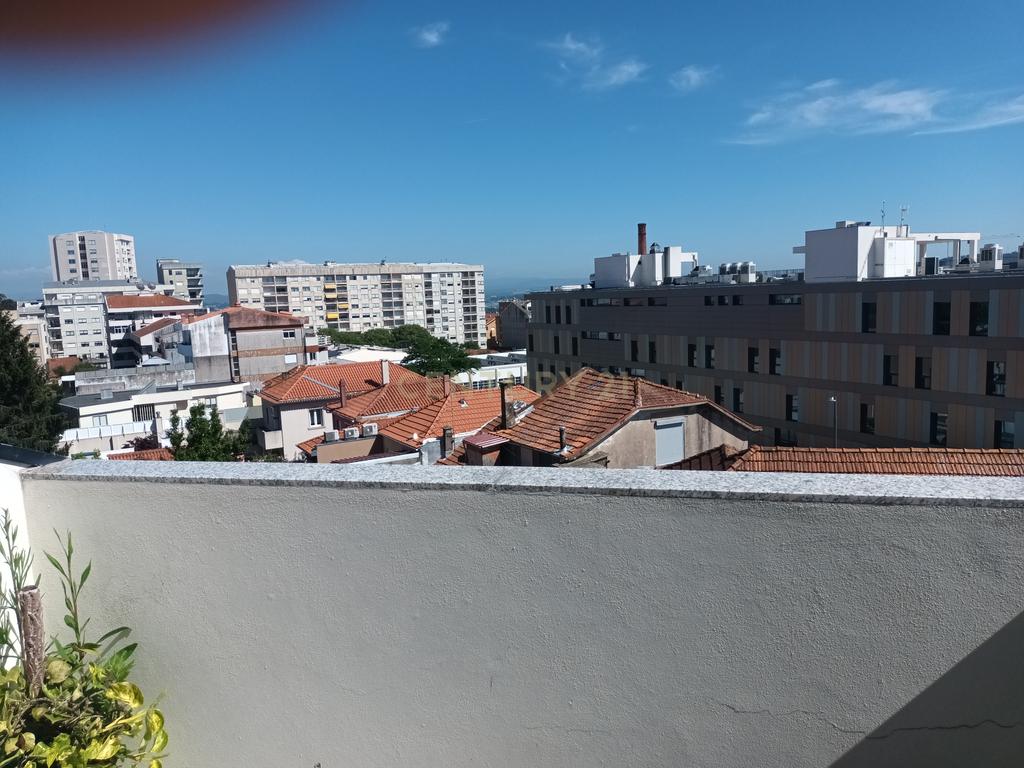 Vende-se apartamento T3 Duplex, zona das Antas, Porto - Image 35
