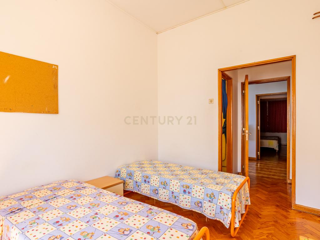 Prédio no Centro de Portalegre para investimento - Image 23