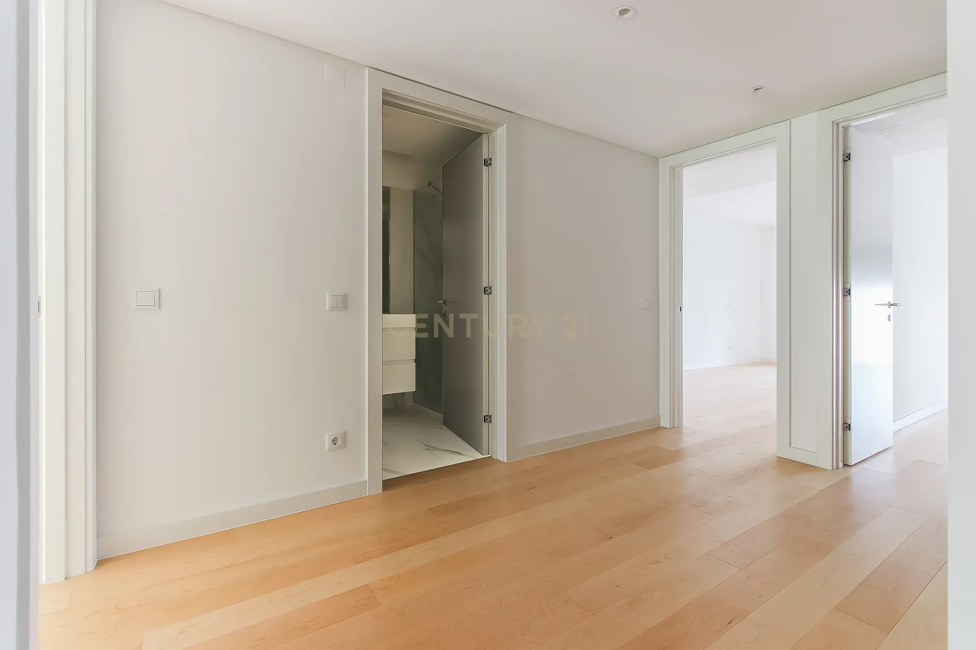 Vende construção NOVA - T4 ATALAIA 1ºD - Image 15