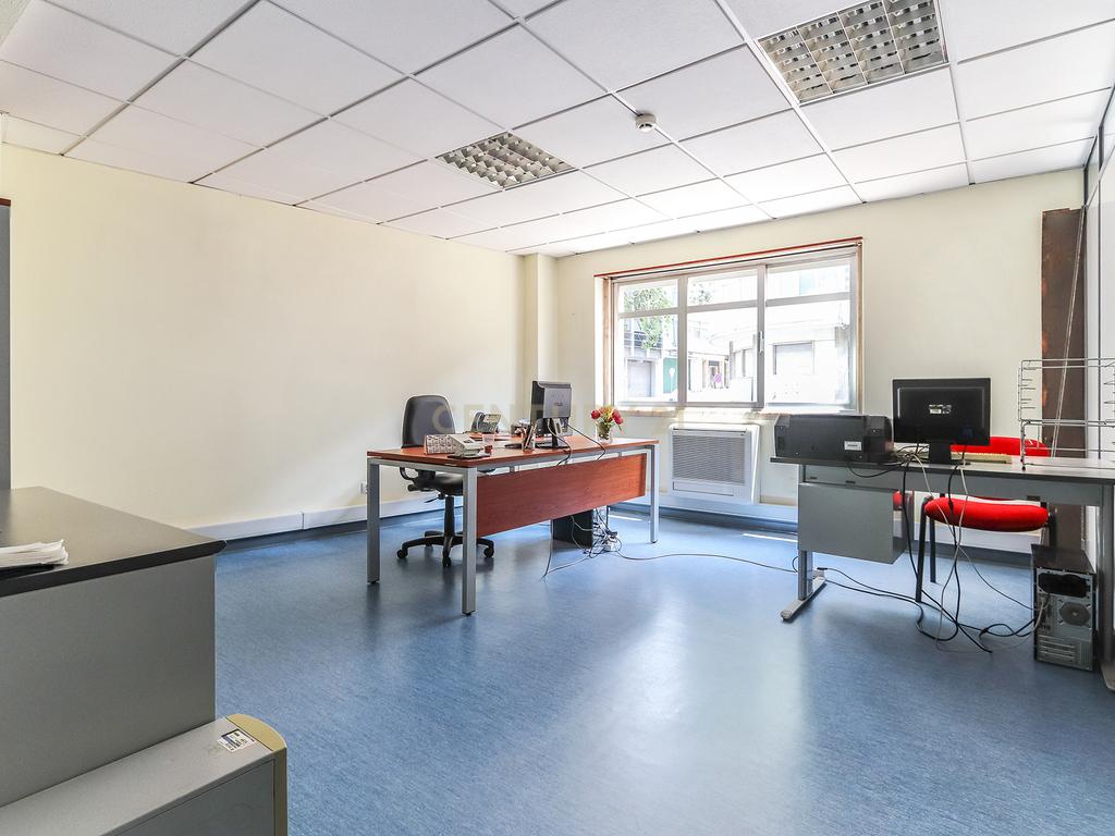Escritório /Espaço Comercial Triplex no Conde Redondo c/680 m2 - Image 18