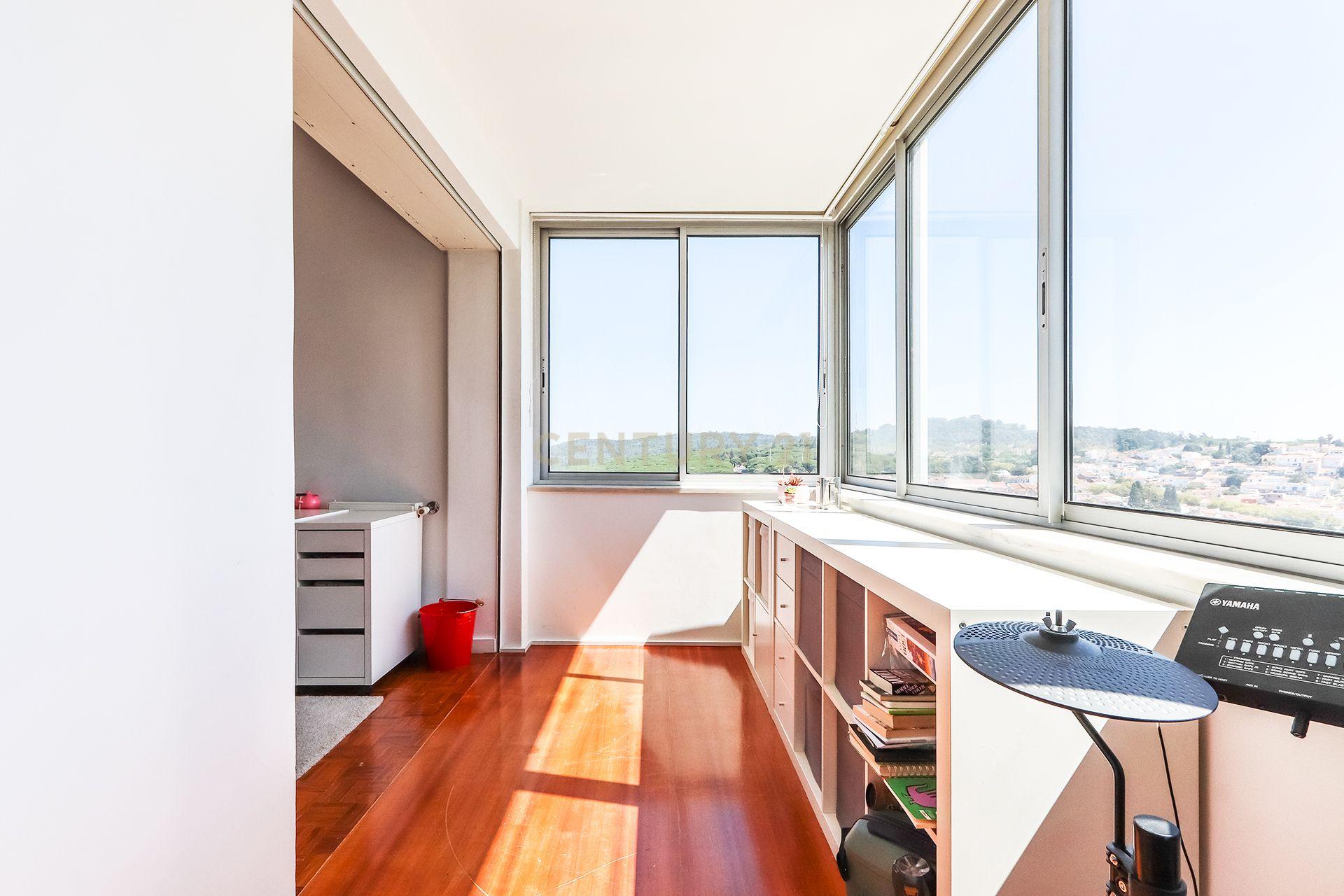 Exclusivo T5 de Luxo nas Torres do Restelo com Vista Panorâmica - Image 19