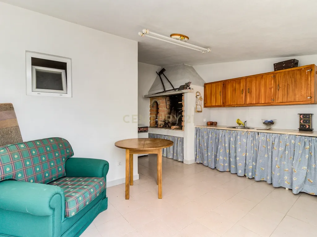 Moradia Isolada T3 com 2480m2 de terreno, poço e com anexos - Image 36