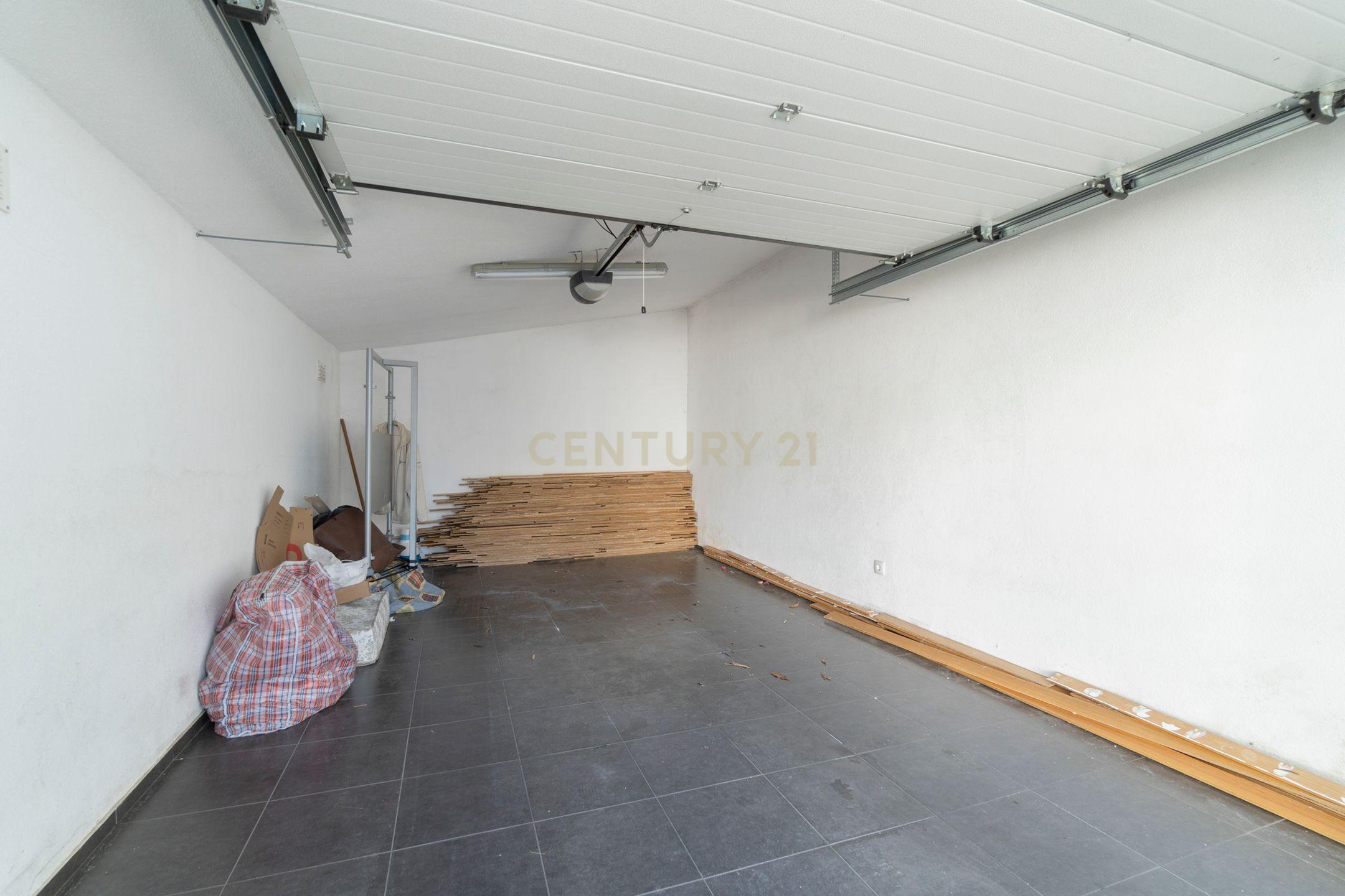 🏡 Luxo em Cada Detalhe: Moradia Exclusiva em Birre, Cascais - Image 37