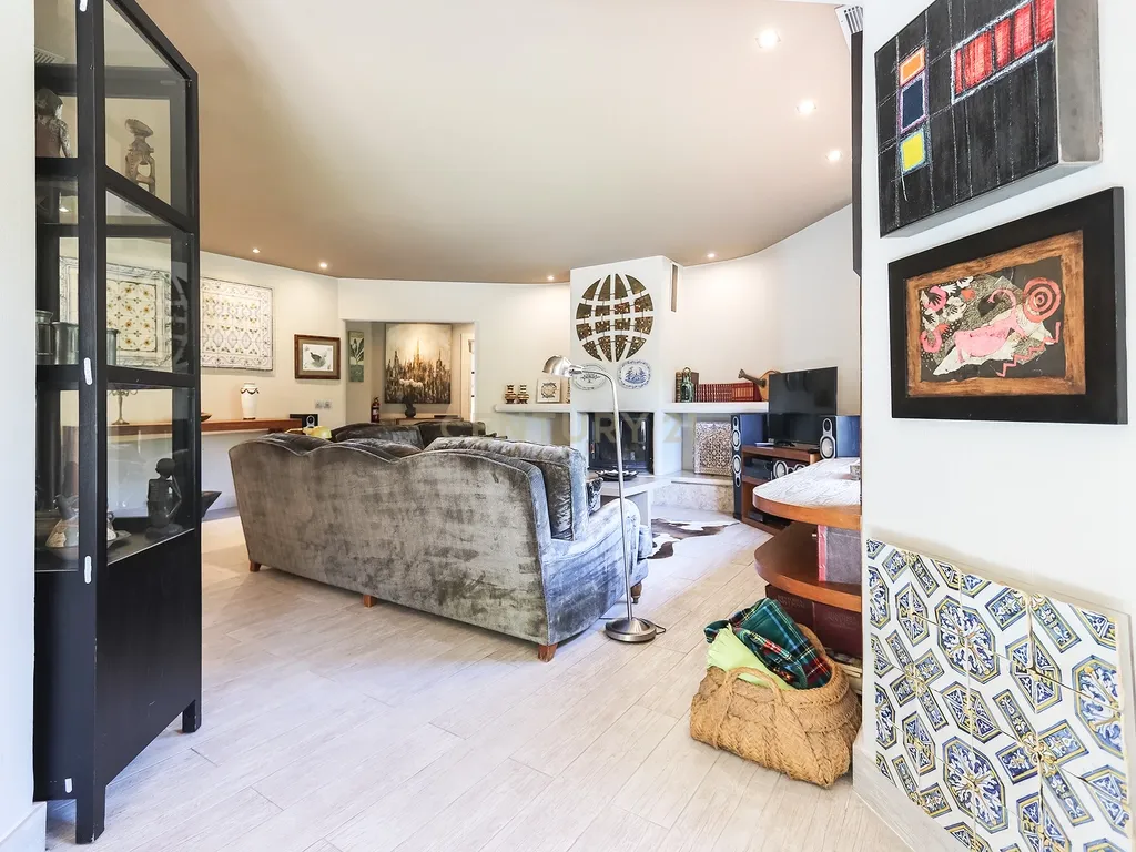 Moradia de 4 Quartos em Cascais e Estoril - Oportunidade Única - Image 2