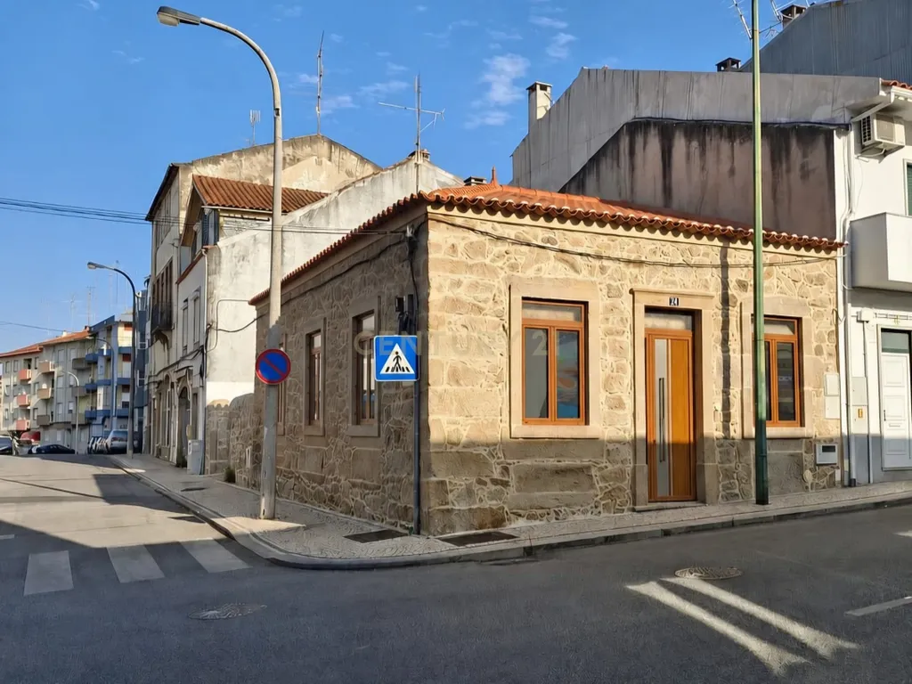 Moradia T3 Renovada no Coração de Castelo Branco - Image 1
