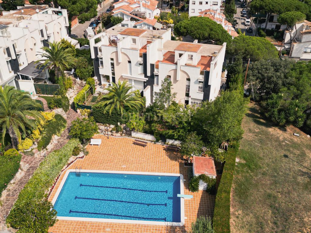 🏡 Casa geminada 3 frentes em Fenals – Platja d’Aro, Costa Brava 🌊✨ - Image 2