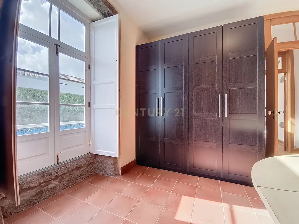 Rústico de Luxo – Moradia Renovada com Vista Mar Deslumbrante - Image 17