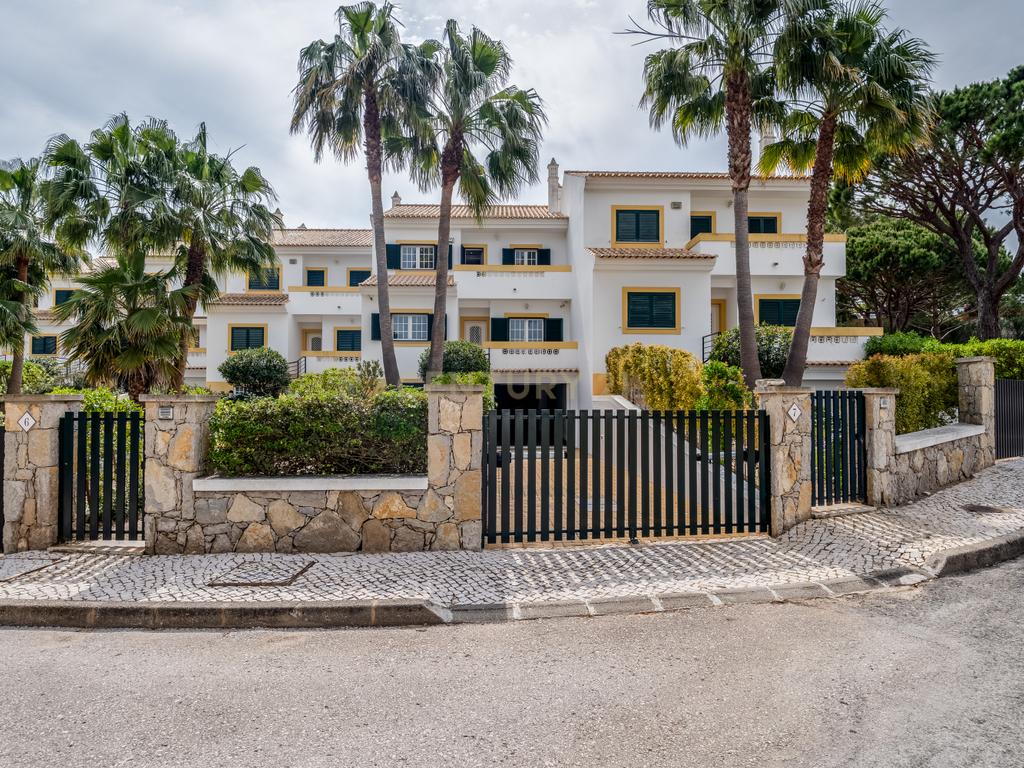 Moradia com Piscina na Praia da Falésia em condomínio privado com grande Jardim. - Image 1