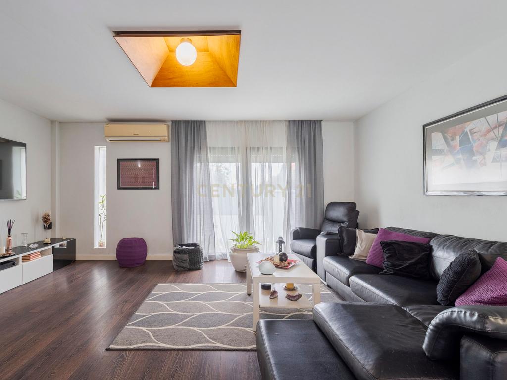 Moradia familiar T6 com anexo T1 independente, num lote com 510m² no Botequim – Charneca da Caparica, Almada - Image 9