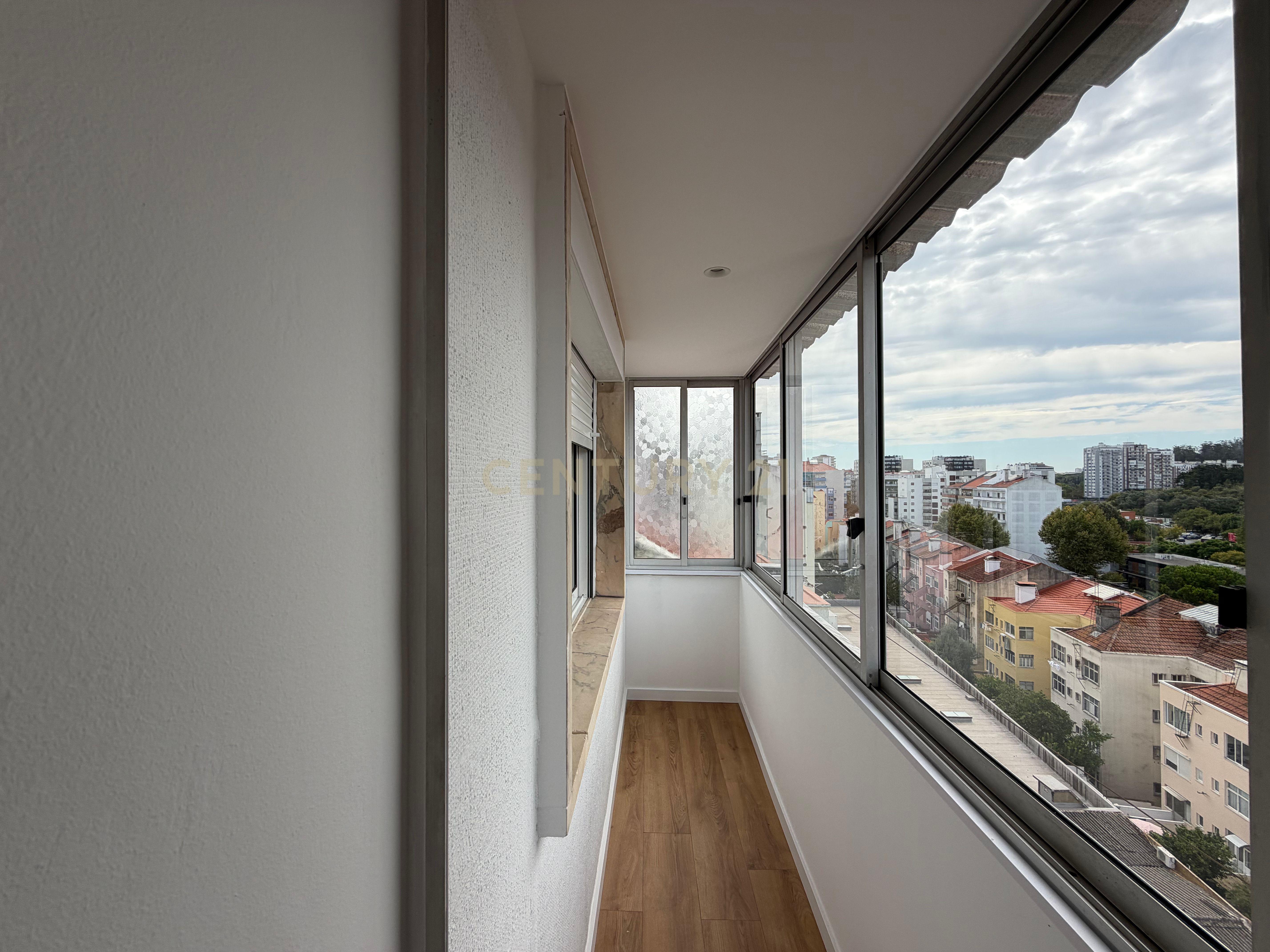 Fotografia 5 de Apartamento T0+1  em Benfica, Lisboa com Vista Panorâmica.