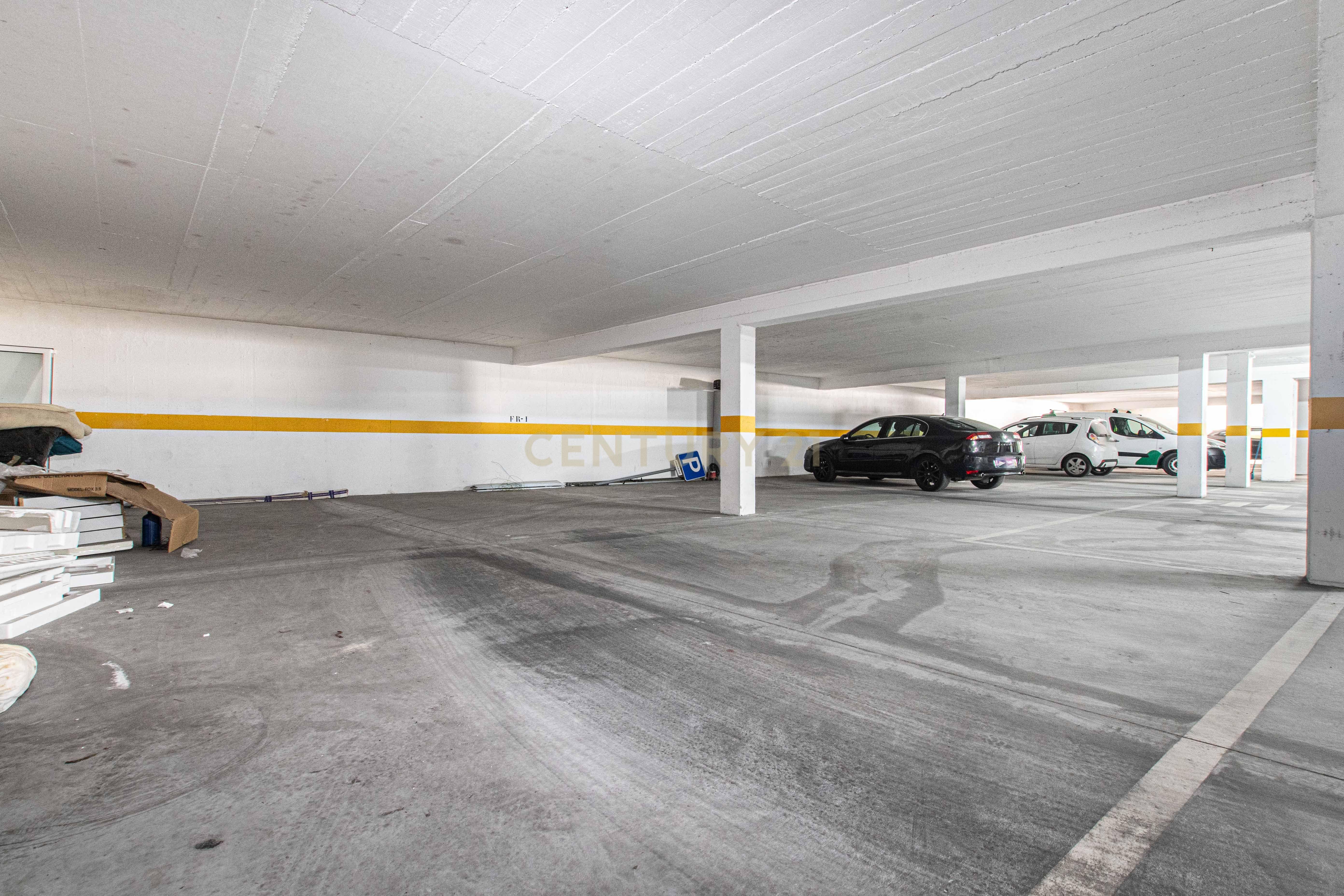 Fotografia 8 de T4 Duplex Premium com Terraço / Arrecadação / 5 Lugares de Estacionamento / Marinha Grande