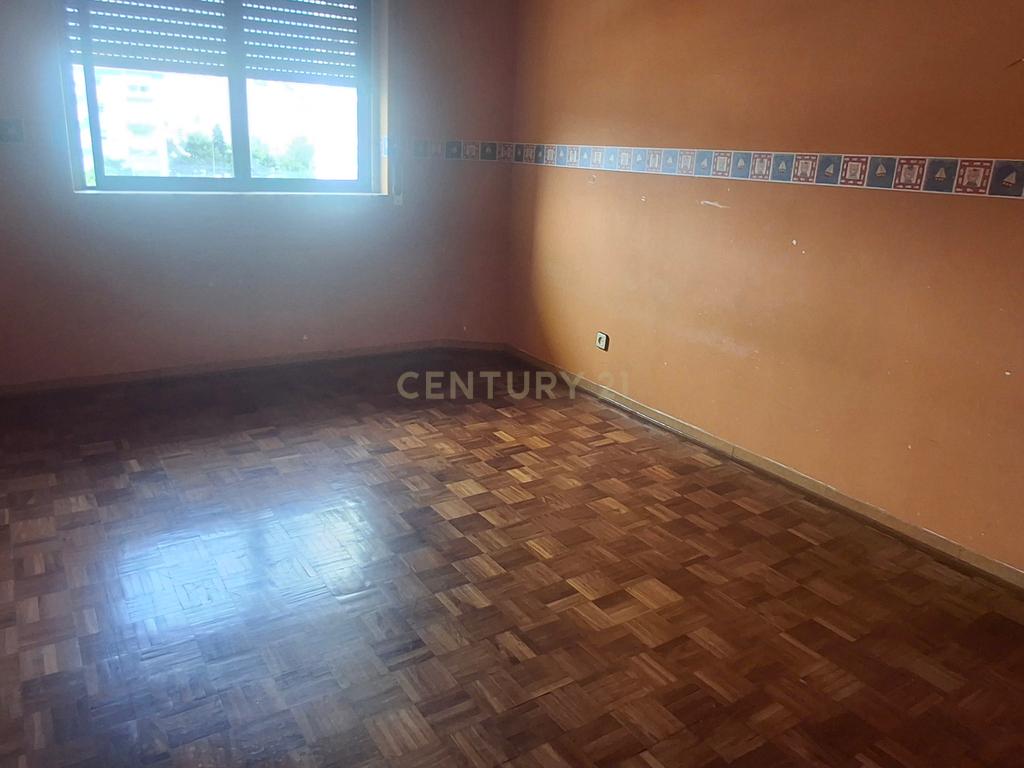 Venda de Apartamento T2  Arroja -  Odivelas - Image 5
