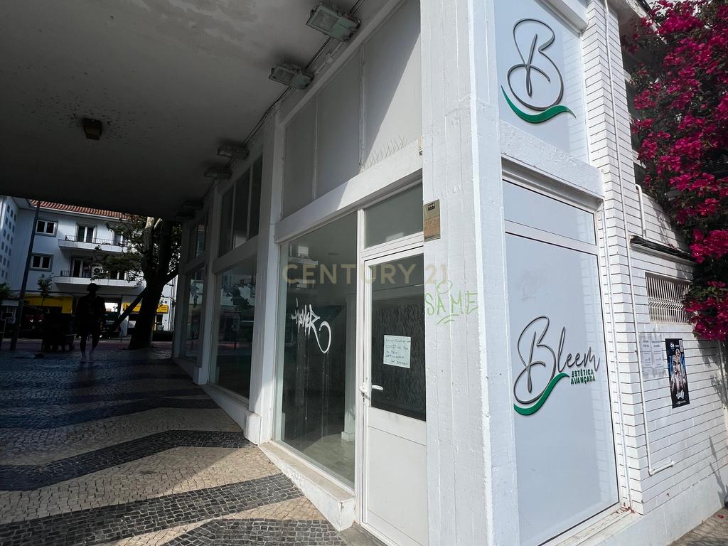 Oportunidade Única: Loja para Arrendamento em Zona Turística de Cascais - Image 14