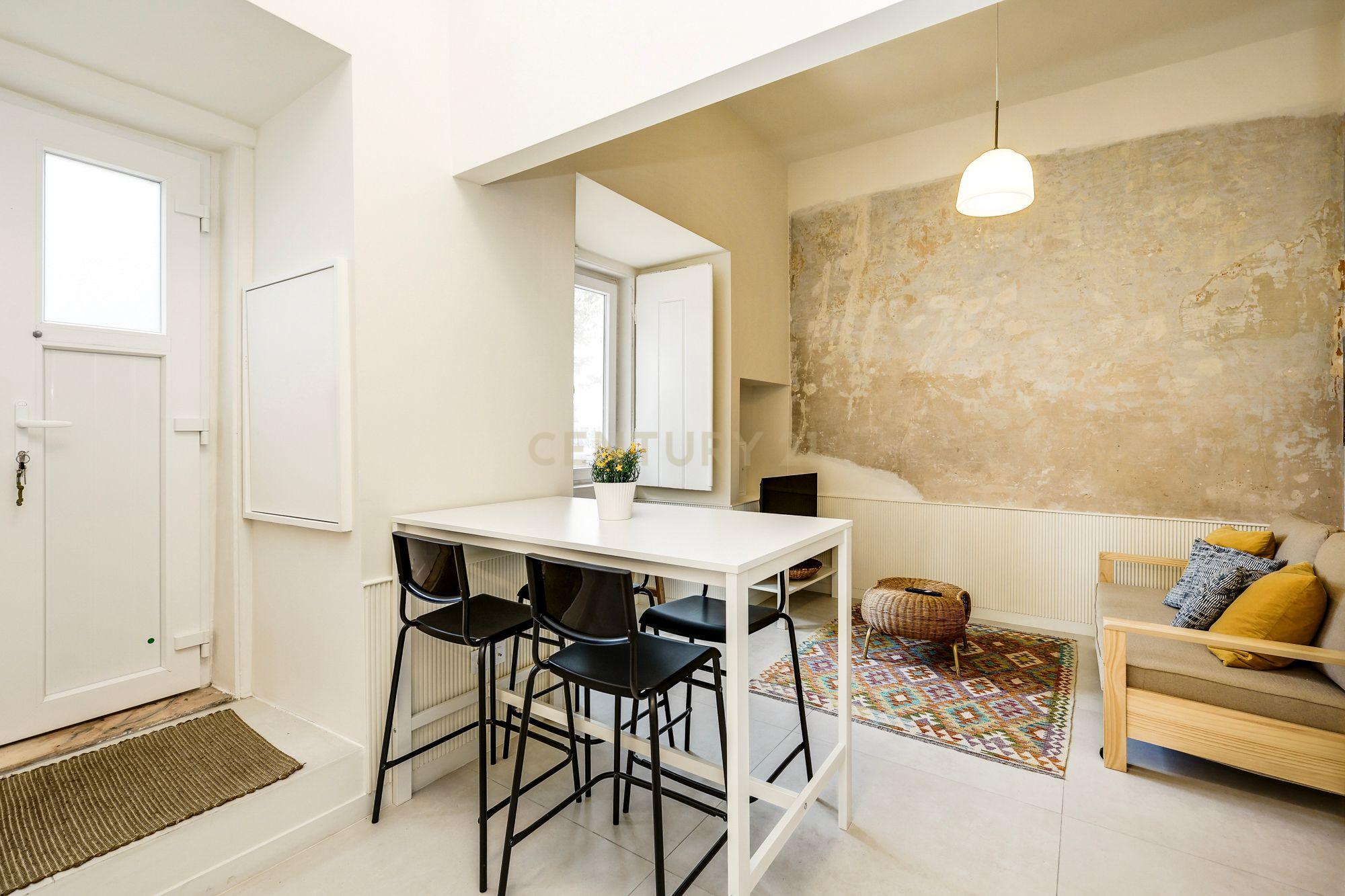 Fotografia 6 de Charming Renovated One-Bedroom Apartment in the Heart of Lapa — Utilities Included