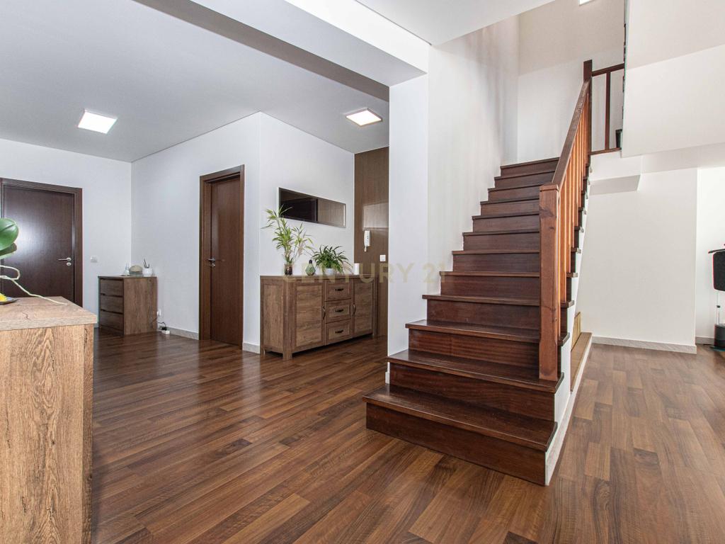 T4 Duplex Premium com Terraço / Arrecadação / 5 Lugares de Estacionamento / Marinha Grande - Image 20