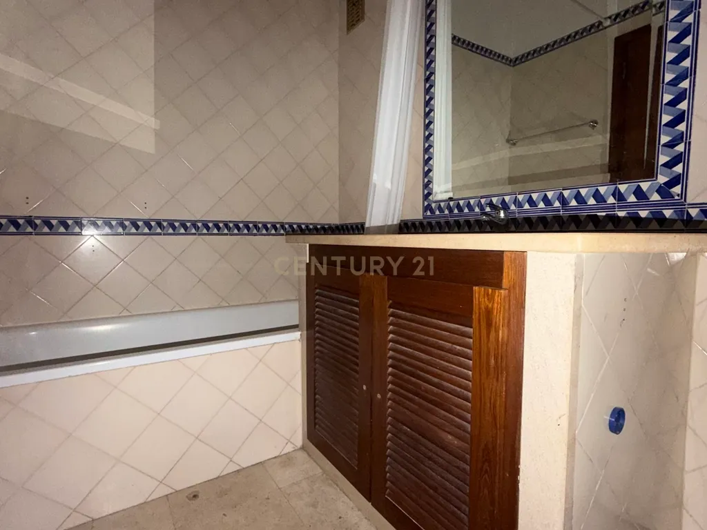 Apartamento T3 com Varandas e Vista Panorâmica no Bonfim, em Setúbal - Image 25