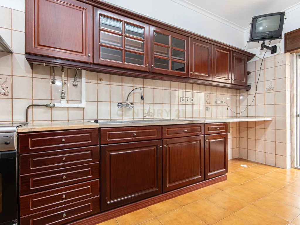 Apartamento T3 + 74m2 de área extra em Agualva-Cacém - Image 9