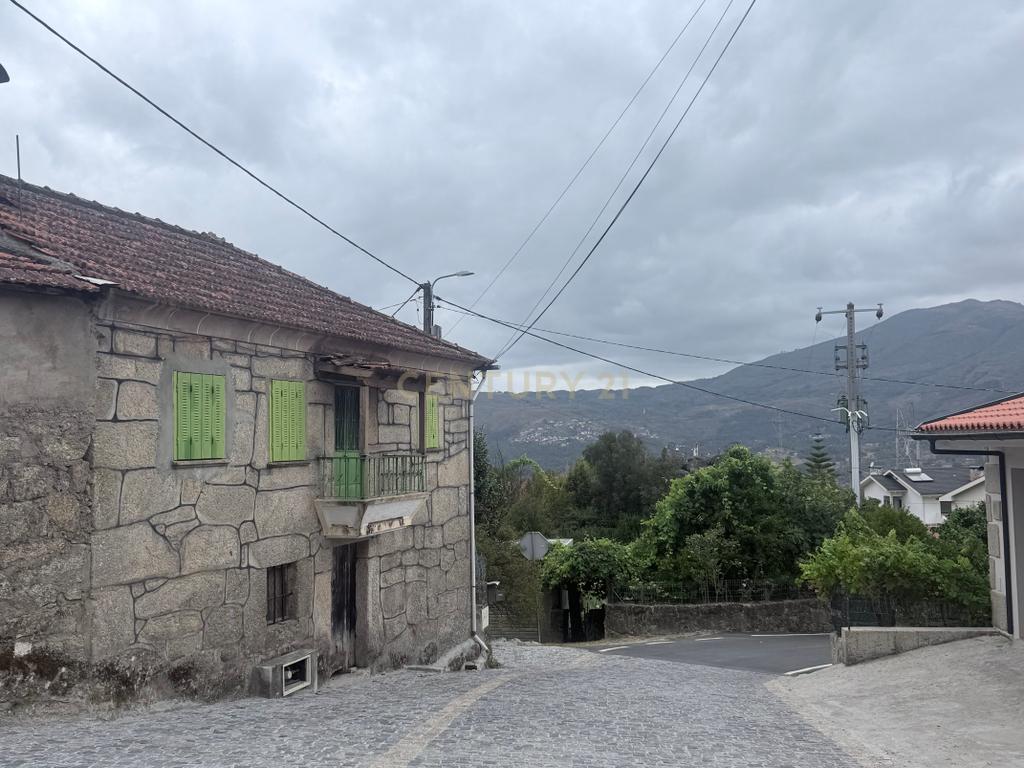 Casa de Pedra com potencial no coração do Gerês - perto do Lindoso - Image 4