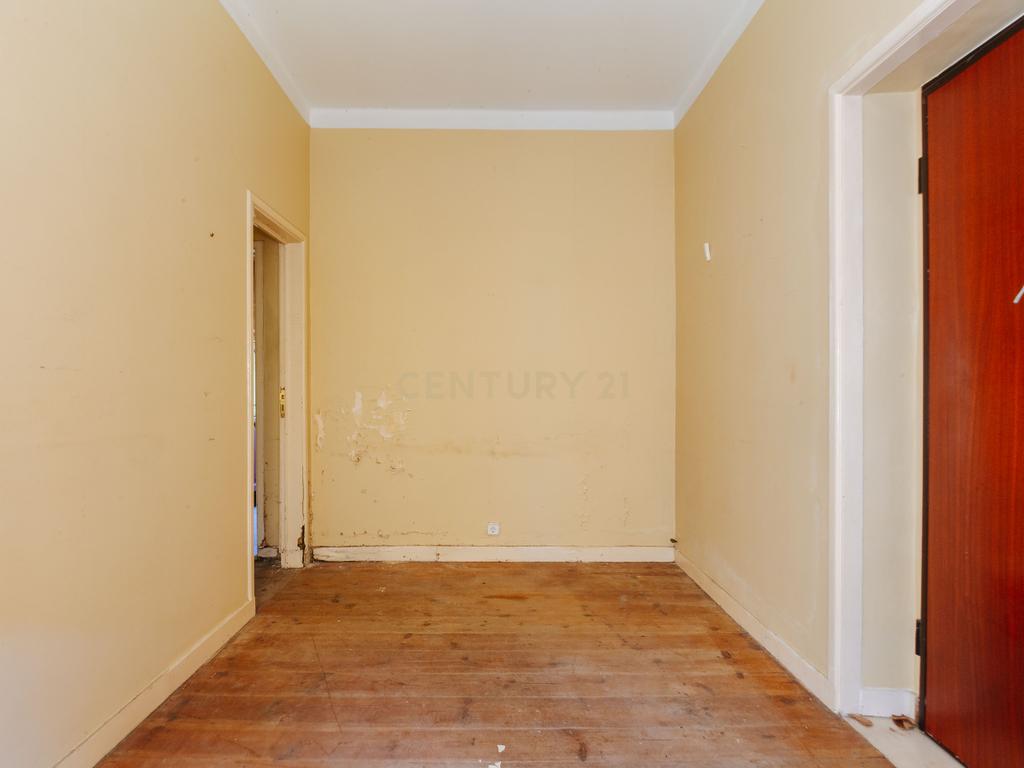 Apartamento T3 para Remodelação com Terraço | Alvito | Lisboa - Image 5
