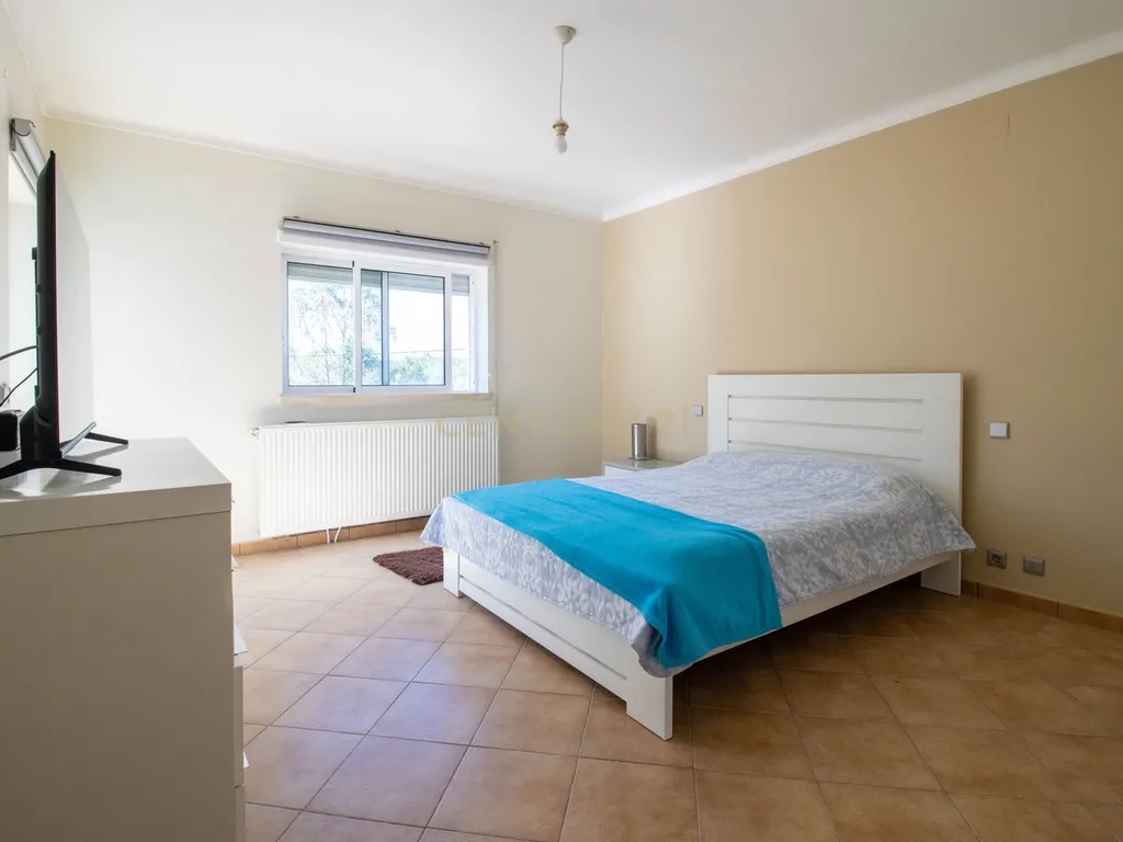 Moradia de arquitetura moderna no Juncal-Porto de Mós - Image 20
