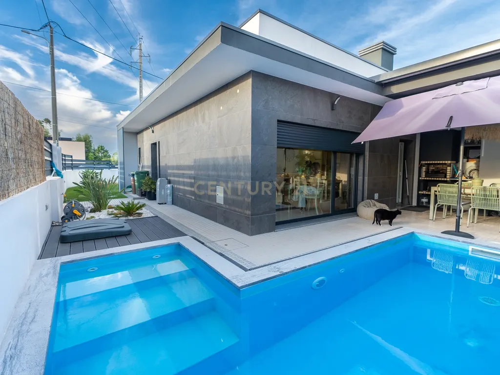 Moradia T3+1 Térrea de gaveto com Piscina, Domótica e Espaço Exterior | Fernão Ferro - Image 11