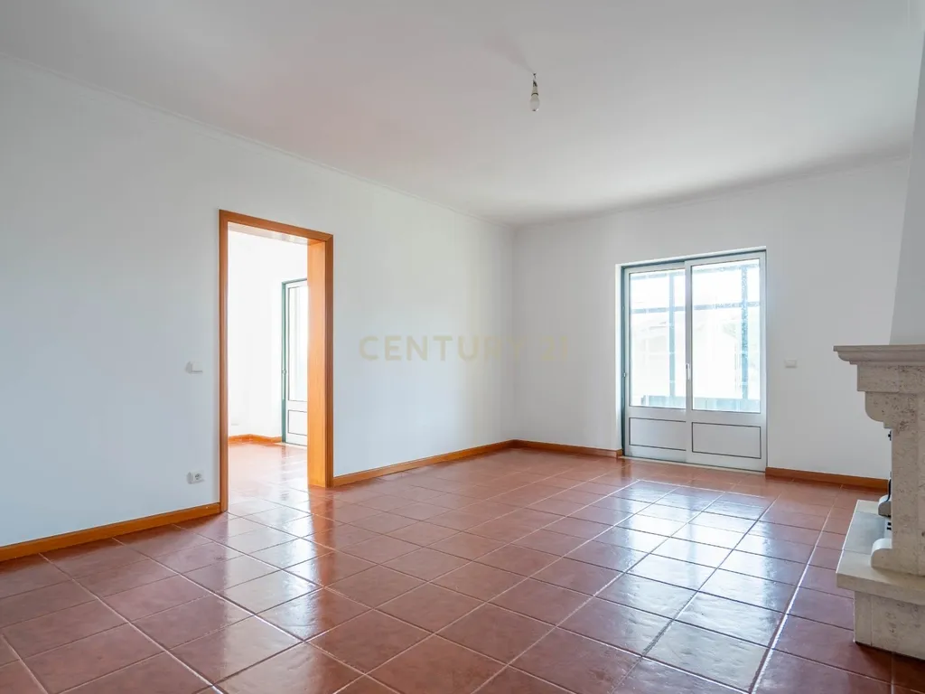 Moradia T5 - C/ terreno - Excelente estado - Image 15